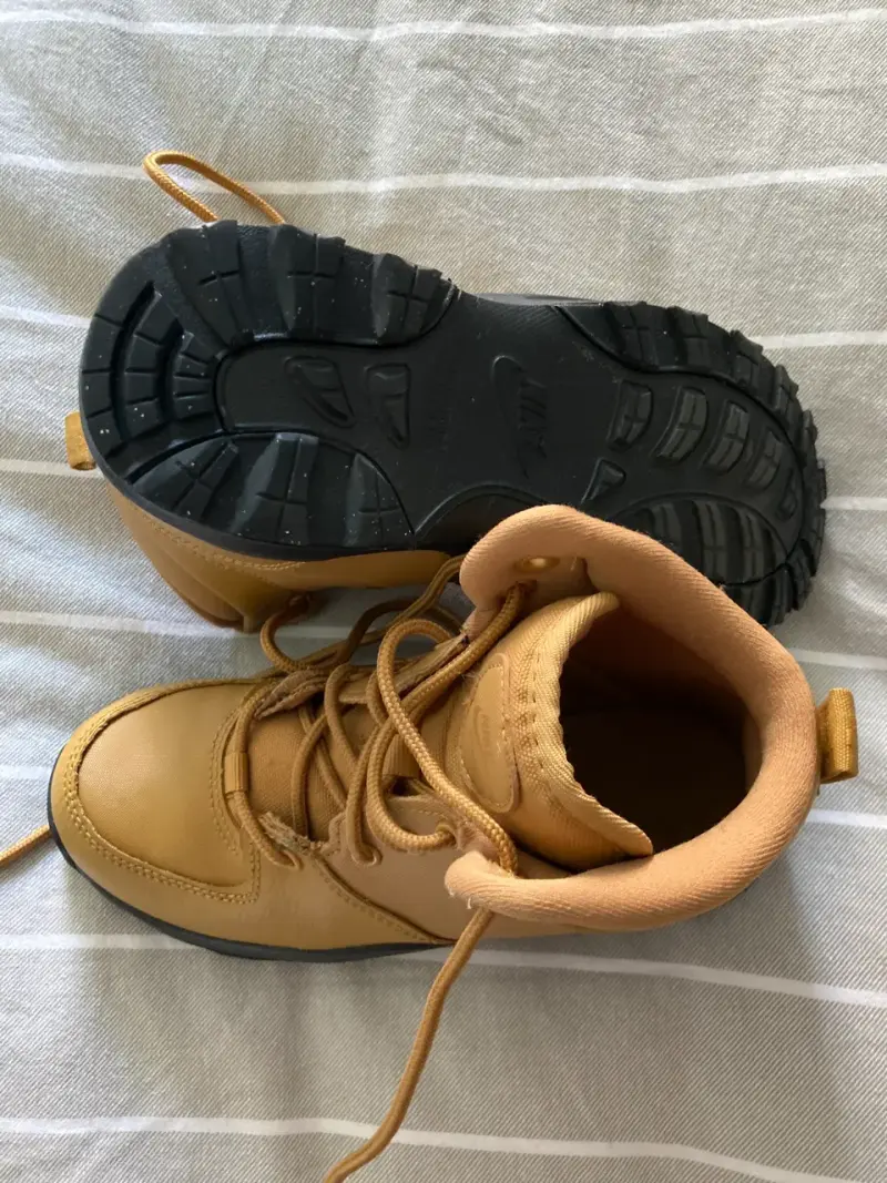 Bototos para niños Nike color beige - 4