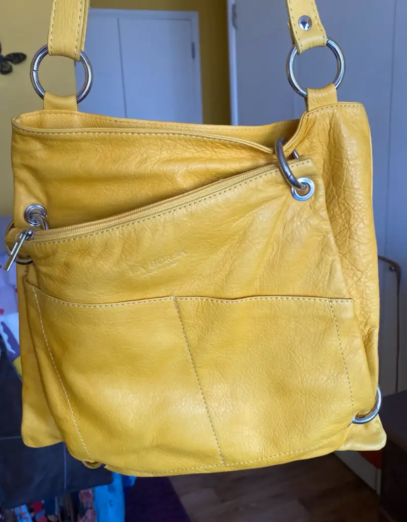 Bolso doble  amarillo cuero con correas ajustables
