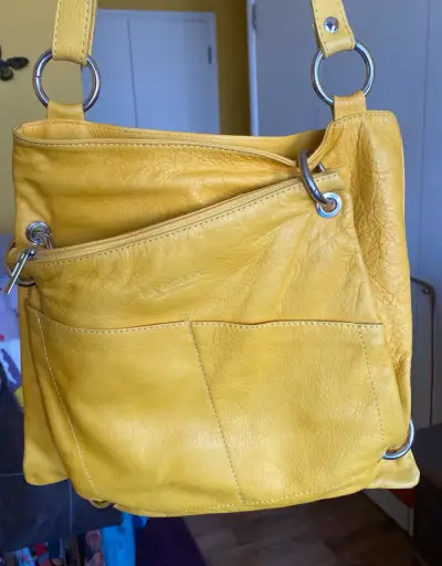 Bolso doble  amarillo cuero con correas ajustables - miniatura 1