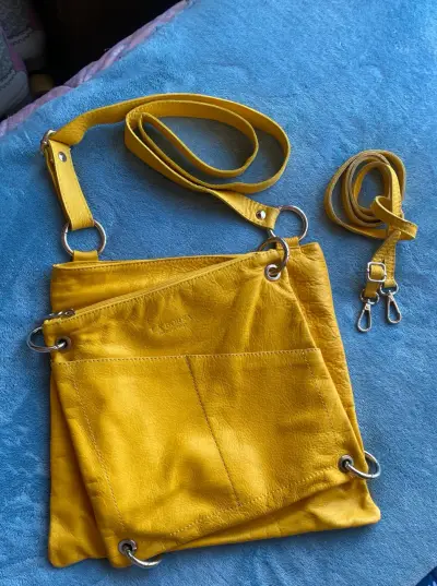 Bolso doble  amarillo cuero con correas ajustables - miniatura 2