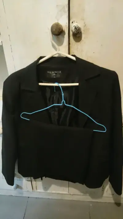 Traje de mujer negro Alaniz talla 46 - miniatura 1