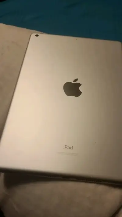 iPad Apple con funda y lápiz - miniatura 1