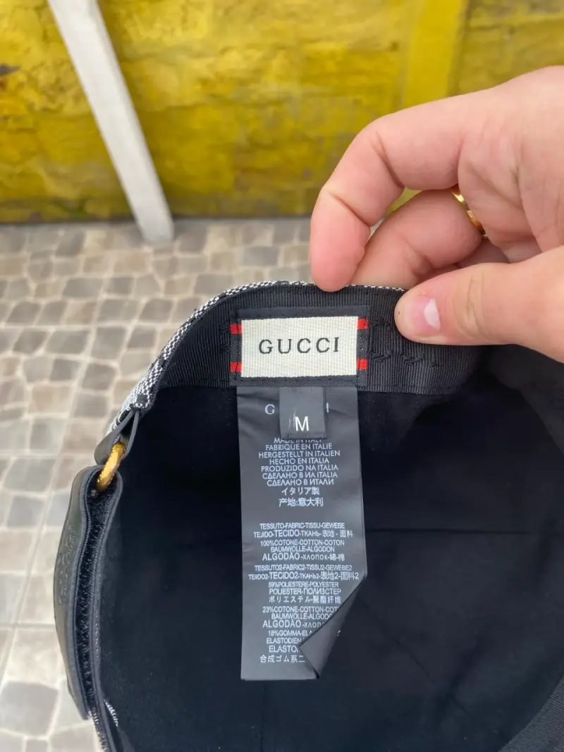 Gorra Gucci con diseño monograma y banda roja - 4