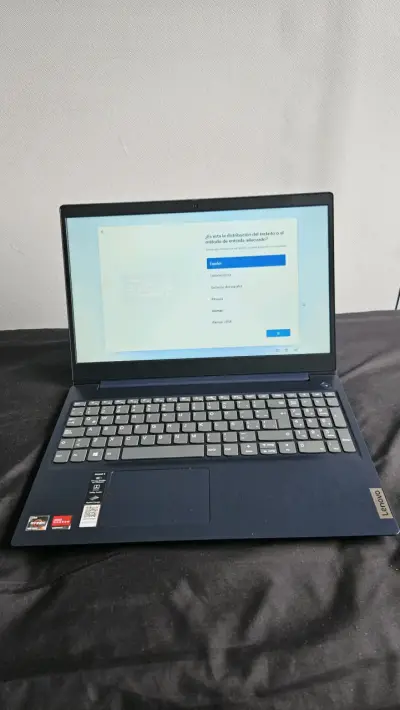 Laptop Lenovo con AMD Ryzen 5 y Radeon Graphics - miniatura 1