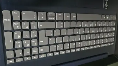 Laptop Lenovo con AMD Ryzen 5 y Radeon Graphics - miniatura 2
