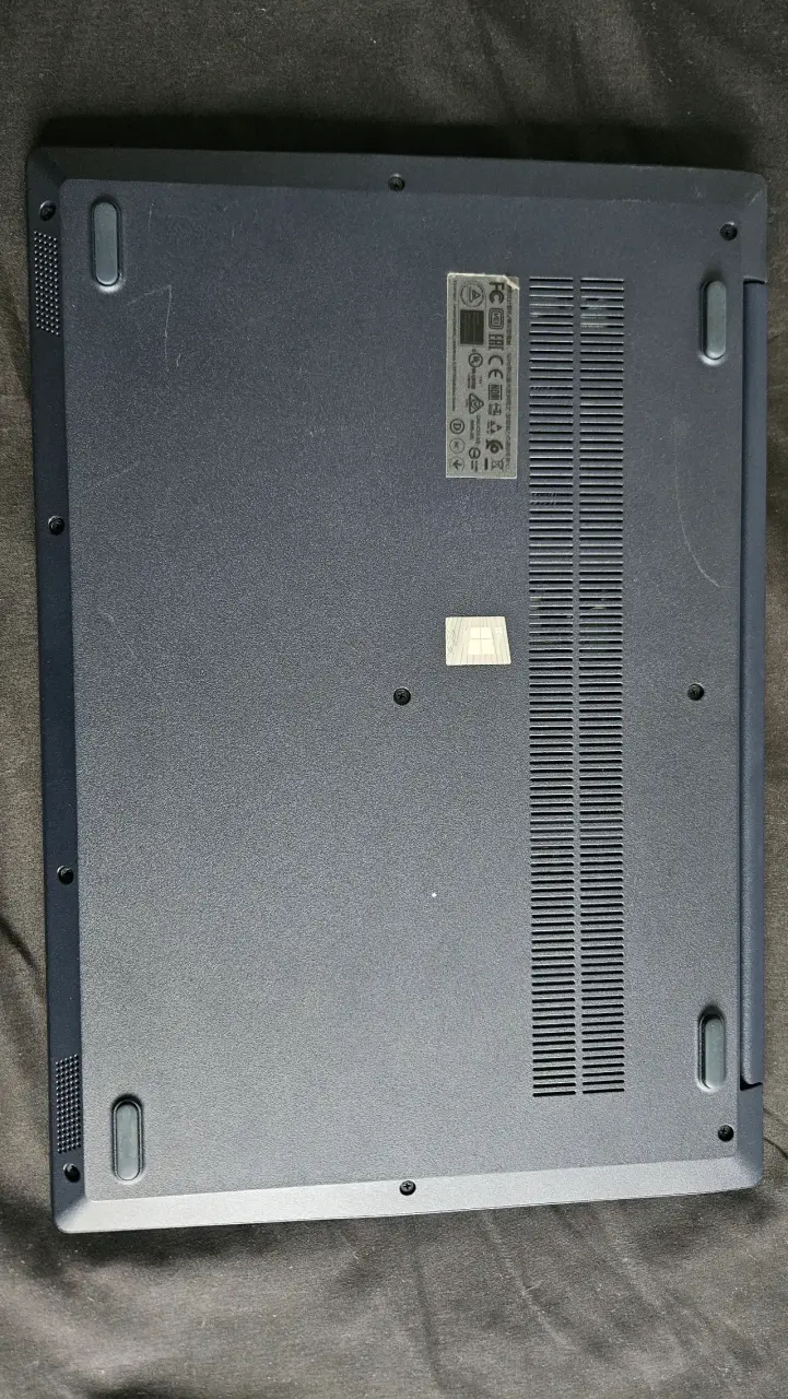 Laptop Lenovo con AMD Ryzen 5 y Radeon Graphics - 5