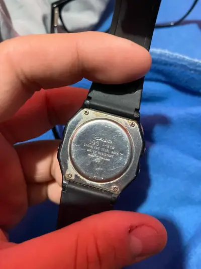 Reloj digital Casio F-91W resistente al agua - miniatura 2