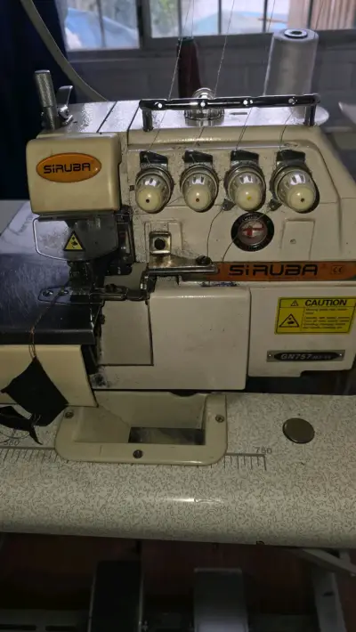 Máquina Overlock Industrial Siruba GN757 como nuev - miniatura 2