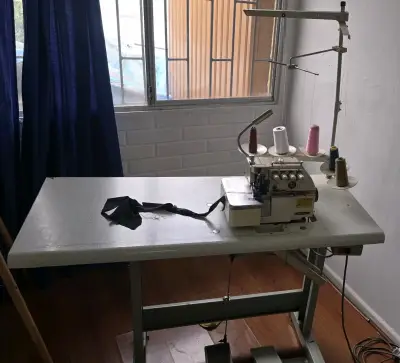 Máquina Overlock Industrial Siruba GN757 como nuev - miniatura 3