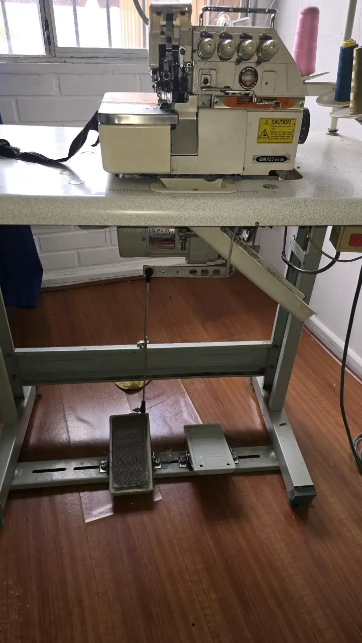 Máquina Overlock Industrial Siruba GN757 como nuev - 5