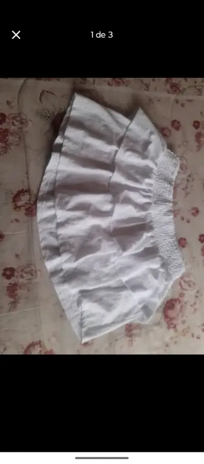 Falda corta blanca con detalles bordados - miniatura 1
