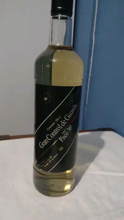 Botella de Pisco Gran Control de Guarda 700cc - miniatura 1