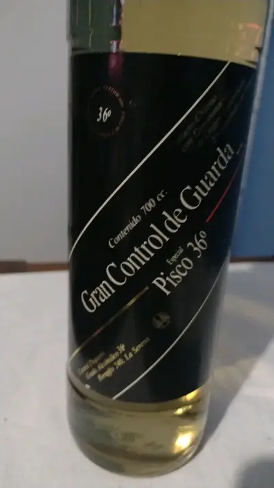 Botella de Pisco Gran Control de Guarda 700cc - miniatura 2