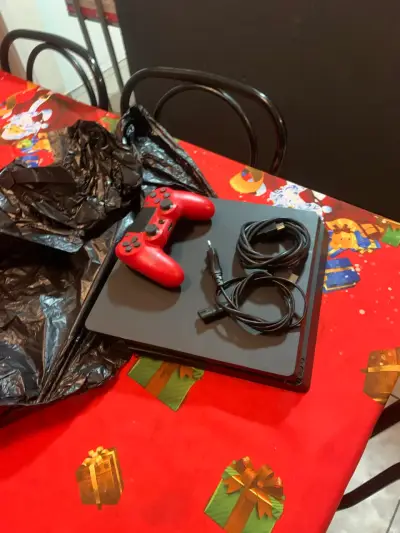 Consola de videojuegos con control rojo y cables - miniatura 4