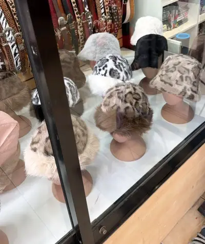 Gorros Ruso con diseño animal printy liso - miniatura 1