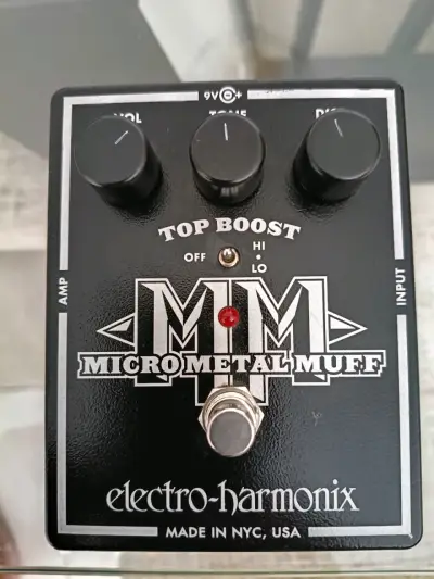 Pedal de efectos Electro-Harmonix Micro Metal Muff - miniatura 1