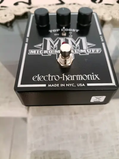 Pedal de efectos Electro-Harmonix Micro Metal Muff - miniatura 2