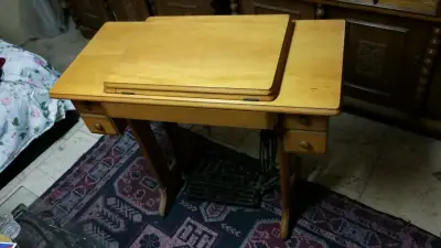 Máquina de Coser Singer con Mesa de Madera - miniatura 1