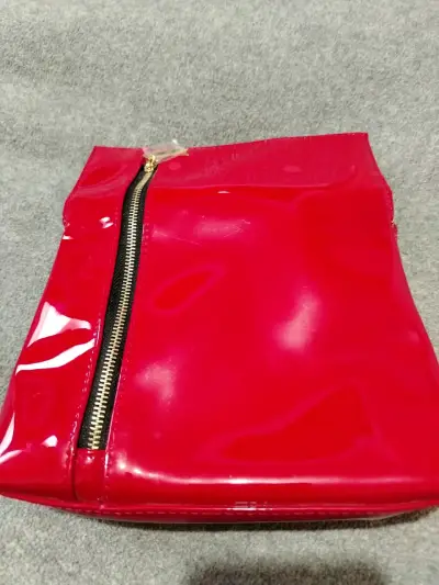 Cartera de mano roja brillante - miniatura 2