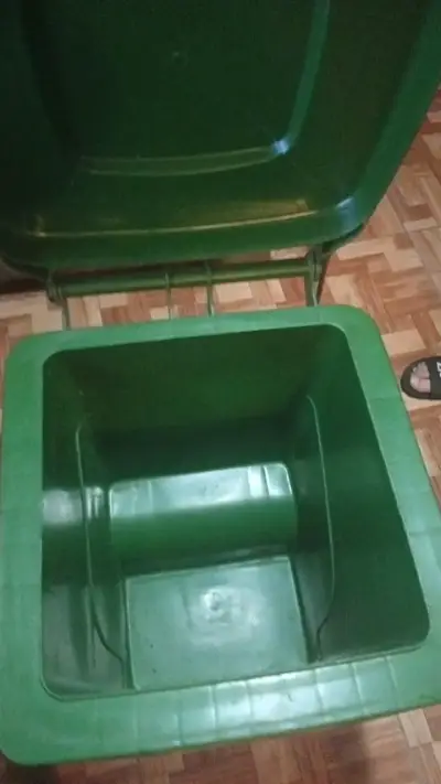 Contenedor de Basura Verde con Ruedas - miniatura 2