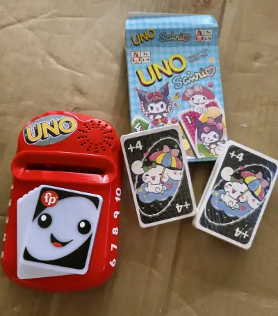 Juego de cartas UNO Sanrio y  máquina musical - miniatura 1