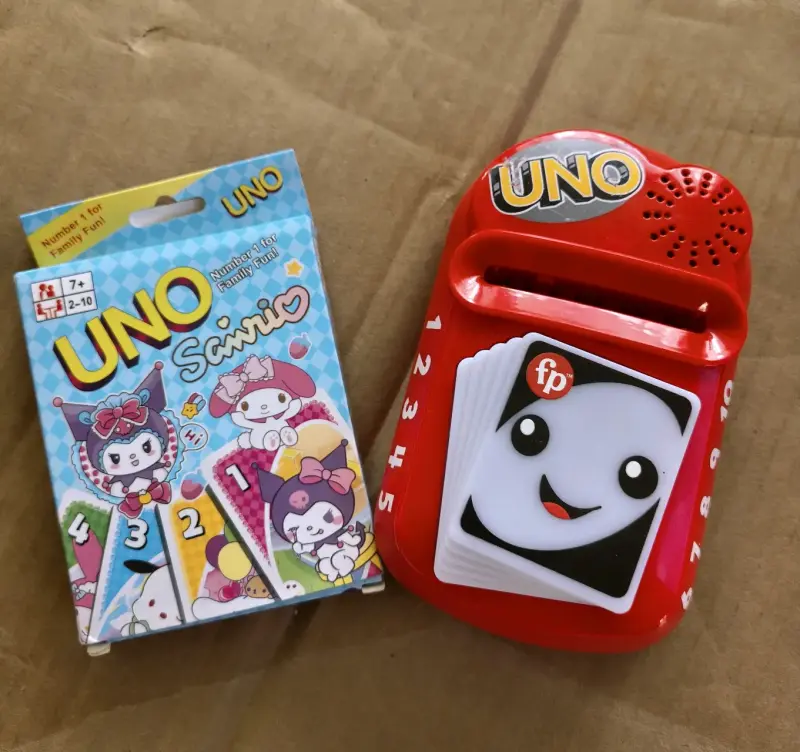 Juego de cartas UNO Sanrio y  máquina musical - 6