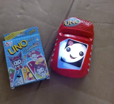 Juego de cartas UNO Sanrio y  máquina musical - miniatura 5