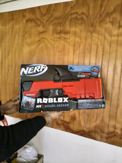 Pistola Lanzador Nerf Roblox MM2 Shark Seeker - miniatura 1