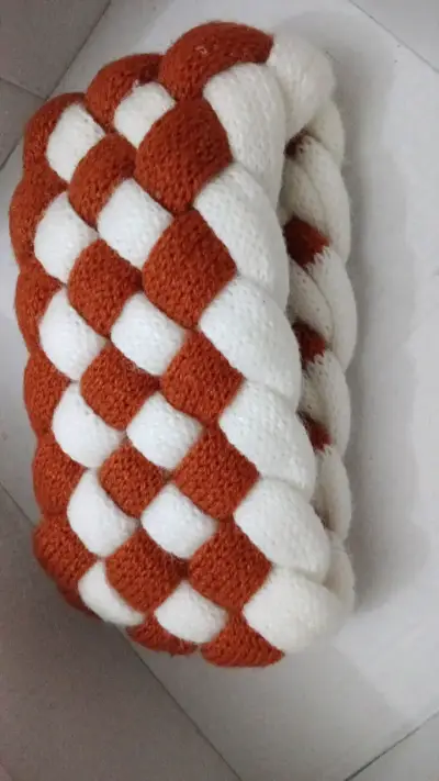 Cintillo tejido a mano naranja y blanco - miniatura 3