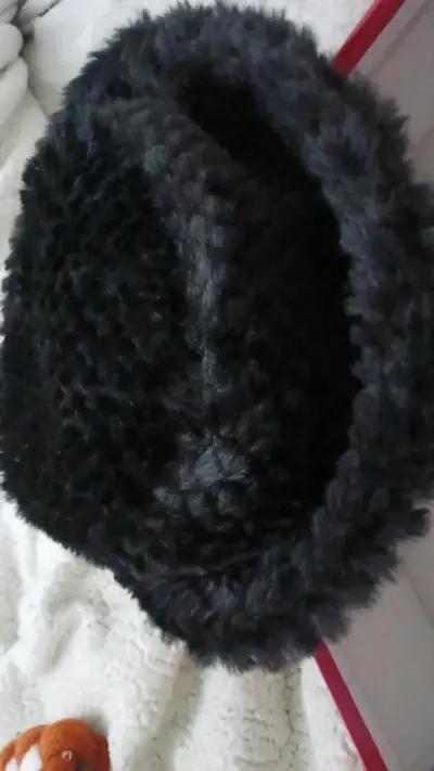 Sombrero de invierno negro de lana - miniatura 3