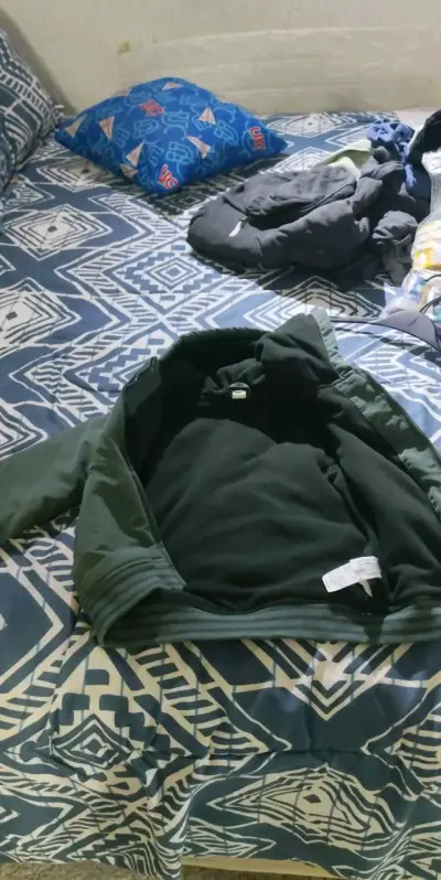 Chaqueta verde con capucha para niño - miniatura 2