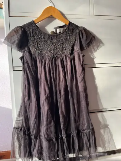 Vestido Zara Kids gris con bordado elegante - miniatura 1