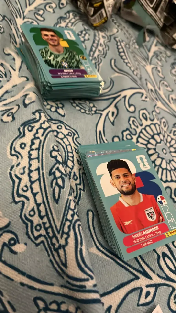 300 láminas de fútbol  MUNDIAL Panini 2026 - 2
