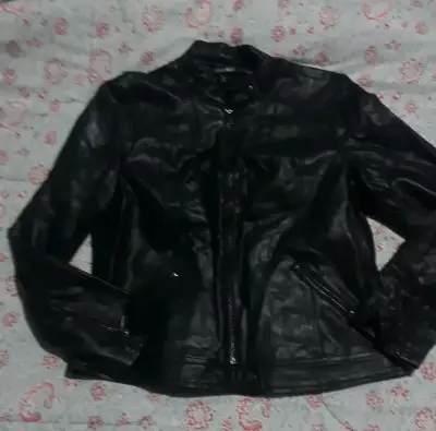 Chaqueta de cuerina negra para mujer - miniatura 1