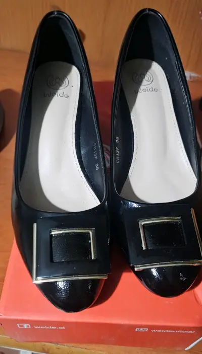 Zapatos de tacón bajo Weide negros con hebilla - miniatura 1