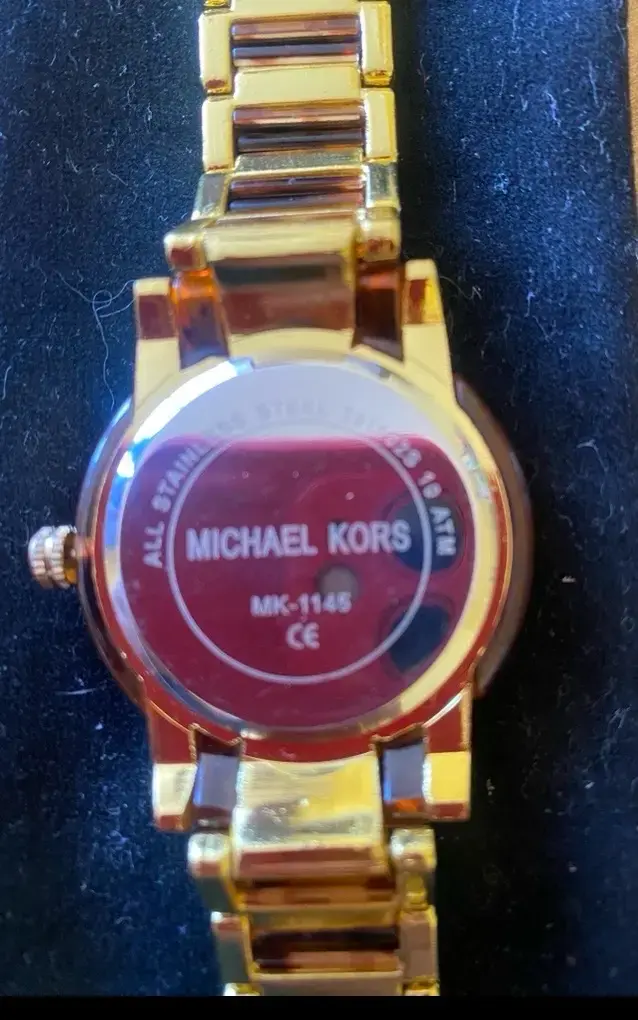 Reloj Michael Kors dorado con correa de resina - 3