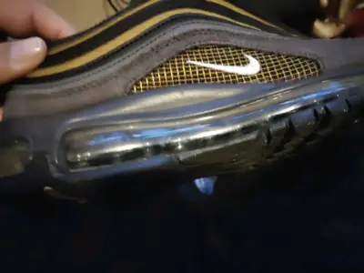 Zapatillas Nike Air Max 97 negras y doradas - miniatura 1