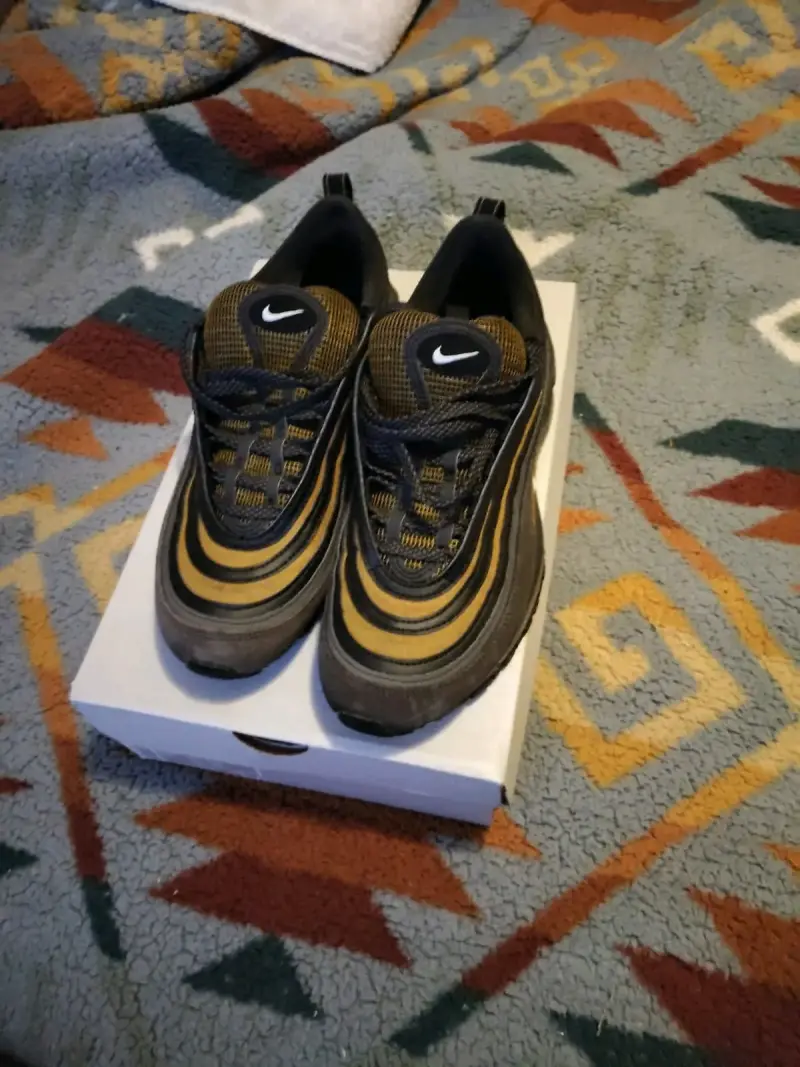 Zapatillas Nike Air Max 97 negras y doradas - 2