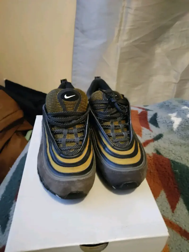 Zapatillas Nike Air Max 97 negras y doradas - 5