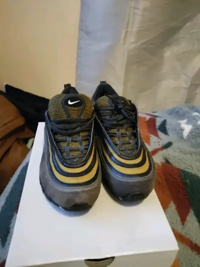 Zapatillas Nike Air Max 97 negras y doradas - miniatura 5