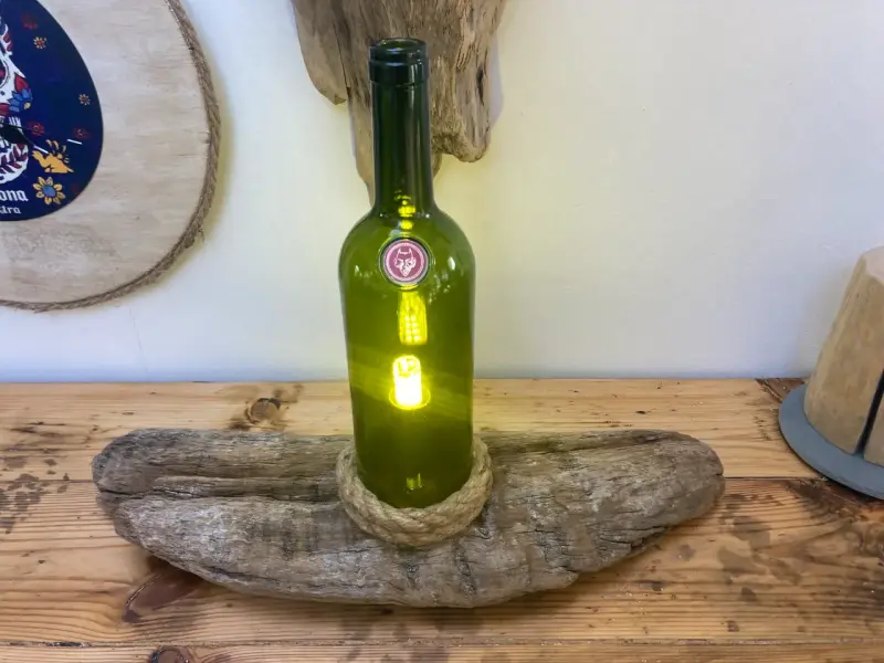 Lámpara hecha a mano con madera flotante y botella - 3