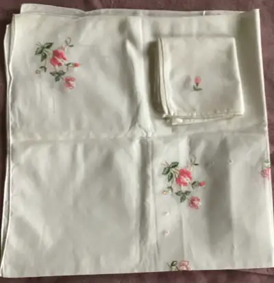 Mantel de tela con bordado floral. Con 6 servillet - miniatura 1