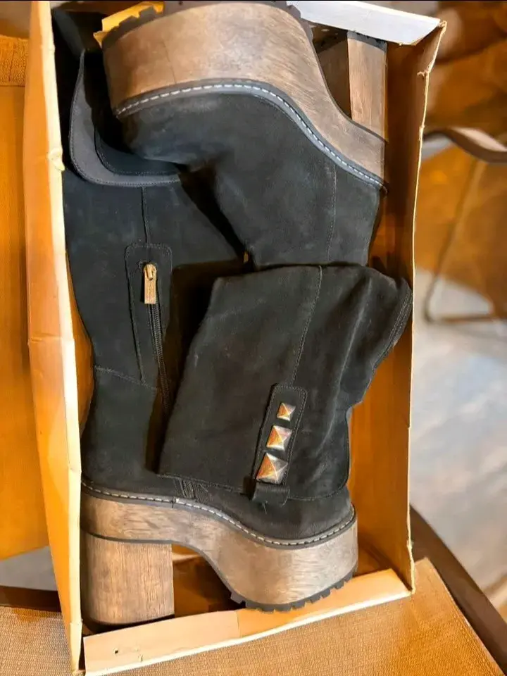 Botas negras de gamuza con plataforma,marca Zappa - 1