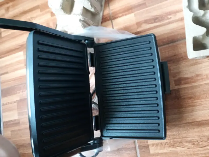 Sandwichera Black+Decker de acero inoxidable - 4