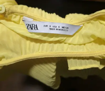 Blusa Amarilla Plisada Zara Talla S - miniatura 3