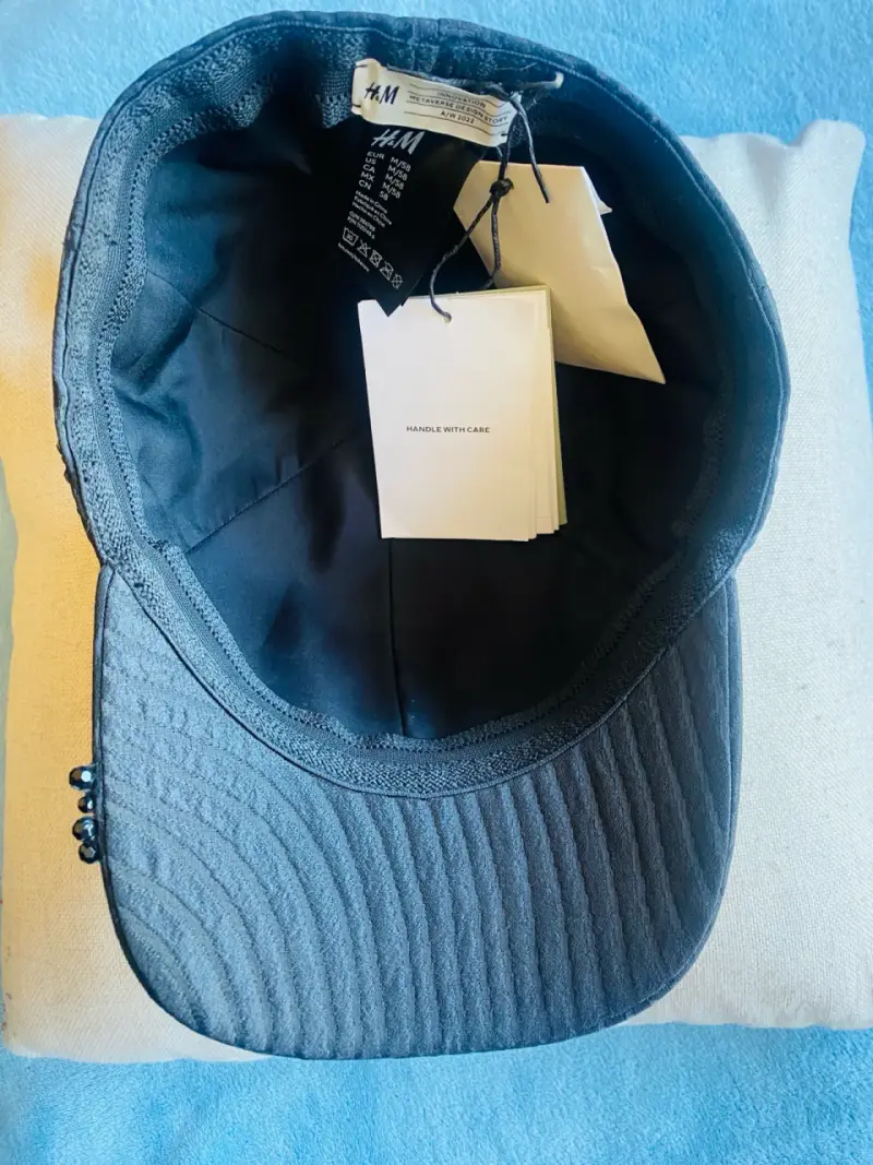 Gorra negra con aplicaciones de pedrería diseñador - 4