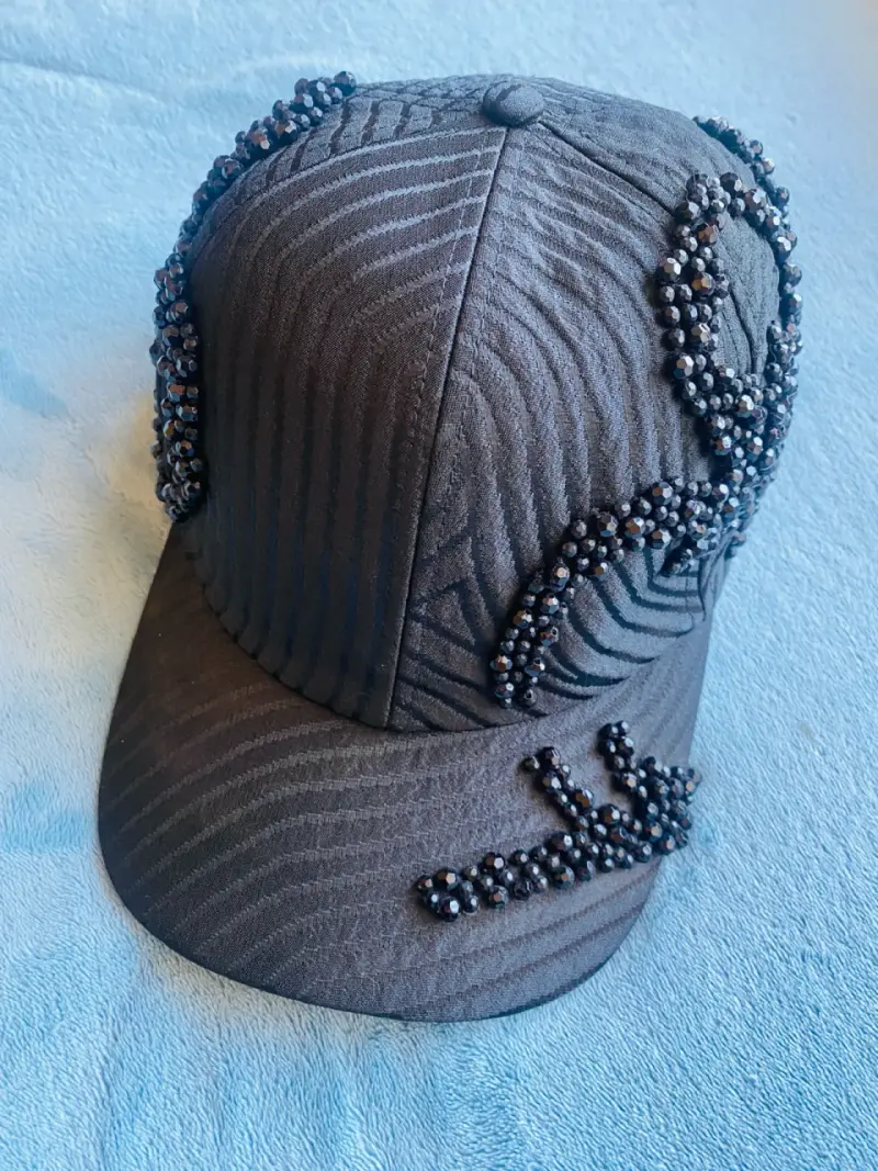Gorra negra con aplicaciones de pedrería diseñador - 6