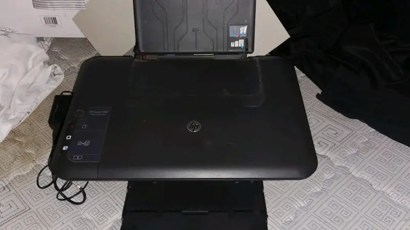 Impresora multifuncional HP Deskjet 2050 usada