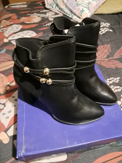 Botines negros con tacón Beira Rio Conforto - miniatura 1