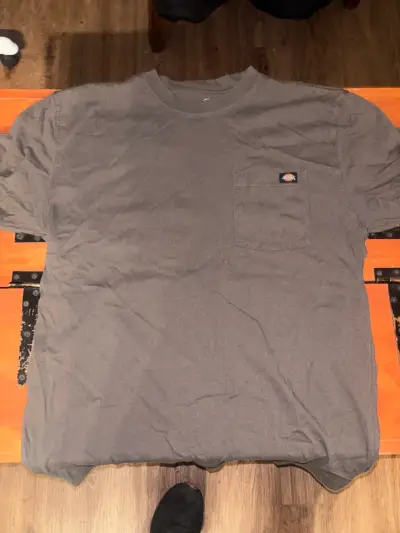 Polera cafe con bolsillo Dickies M - miniatura 1